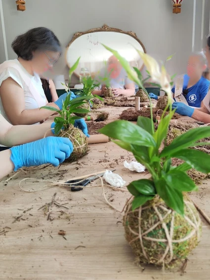L’Arte Gentile del Verde: Workshop Botanici e Kokedama nelle campagne del Garda 9